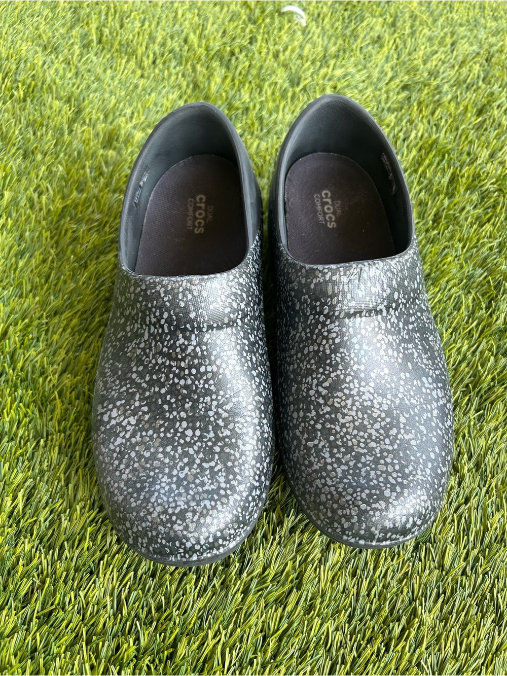 CROCS Womans Black with White Speckle Slip-On Clogs